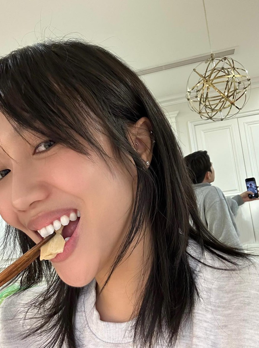 Sao Việt ngày Mồng 1 Tết: Loạt cặp đôi thi nhau phát 'cẩu lương', Anh Tú khoe Diệu Nhi lần đầu làm 1 việc  - Ảnh 2.