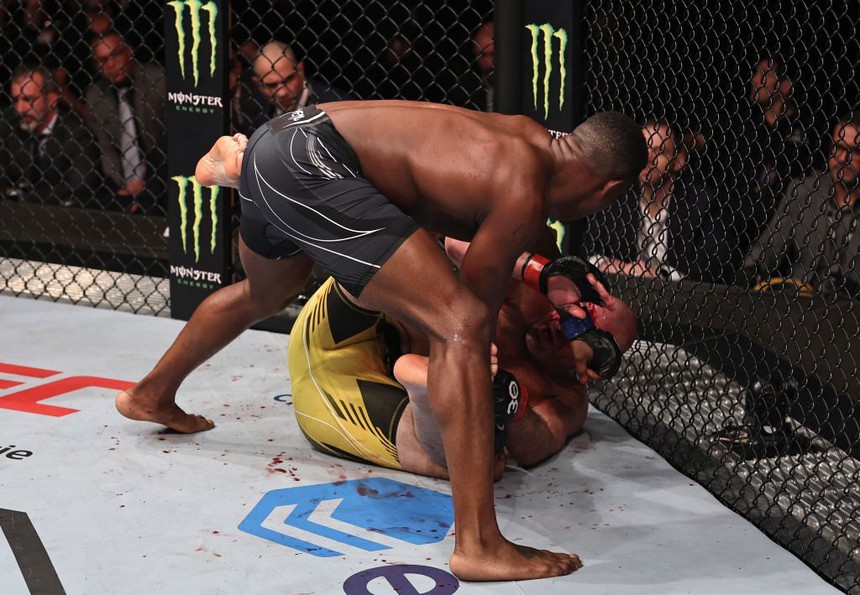 Jamahal Hill giành đai UFC sau chiến thắng trước Glover Teixeira, bật khóc vì xúc động - Ảnh 2. Jamahal Hill giành đai UFC sau chiến thắng trước Glover Teixeira, bật khóc vì xúc động - Ảnh 2.