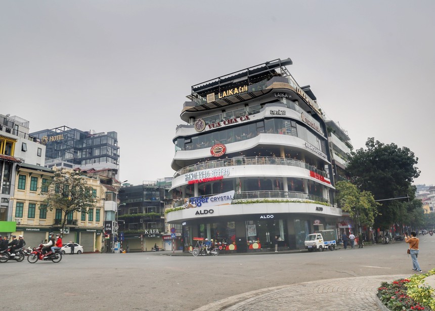 Đường phố Hà Nội vắng vẻ sáng mùng 1 Tết - Ảnh 7.