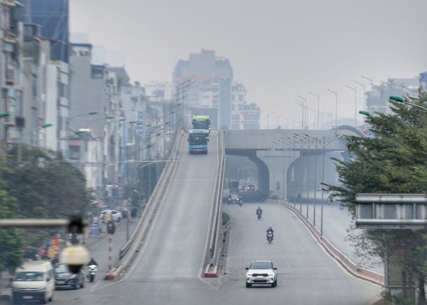 Đường phố Hà Nội vắng vẻ sáng mùng 1 Tết - Ảnh 9.