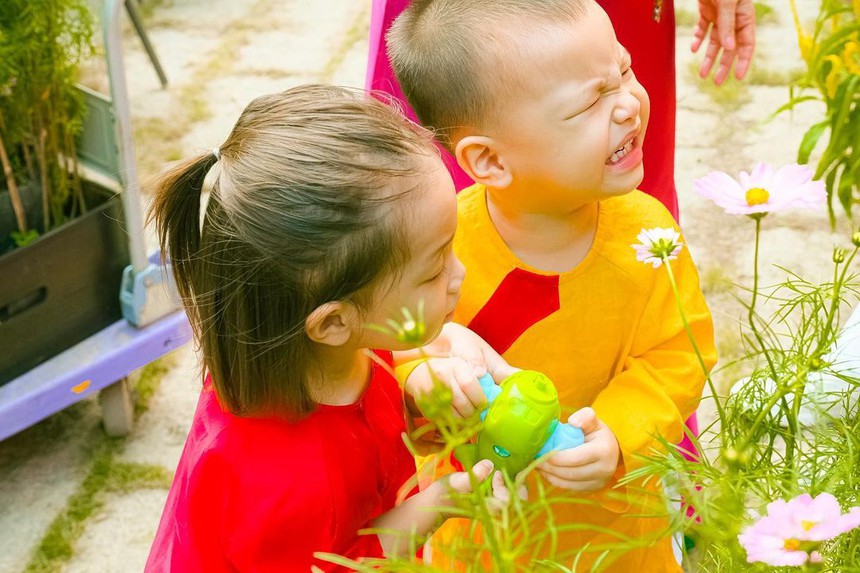 Dàn sao Vbiz rộn ràng ngày đầu năm mới: Minh Hằng “khóa môi” chồng cực ngọt, vợ chồng Diệu Nhi vẫn siêu “nhây” - Ảnh 12.