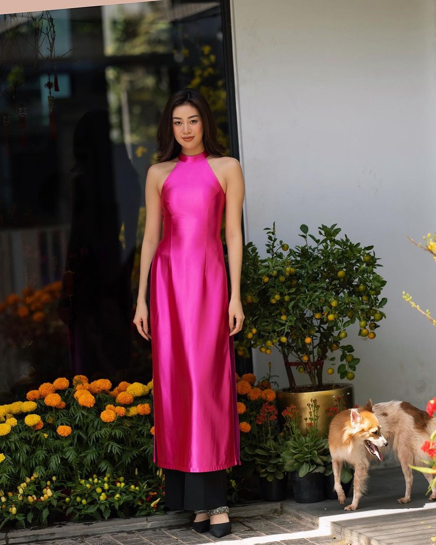 Soi áo dài mùng 2 Tết của mỹ nhân Việt: nhiều nàng chọn thiết kế của local brand ''quen mặt'', giá cả đi đôi với chất lượng  - Ảnh 4.