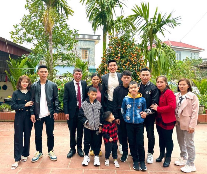 Văn Hậu đòi bạn gái lì xì đầu năm - Ảnh 2.