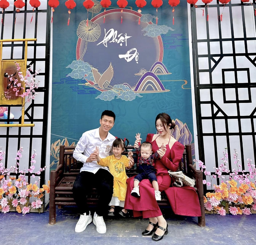 Dàn WAGs Việt diện đẹp chơi Tết: Yến Xuân vừa sexy vừa truyền thống, vợ Quế Ngọc Hải ấn tượng với "outfit bỉm sữa" - Ảnh 7.