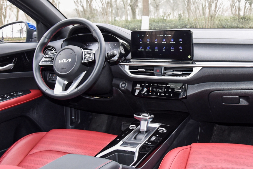 Kia K3 ra mắt phiên bản nâng cấp: Thiết kế như 'đàn anh' K5, nhiều trang bị người Việt mong chờ - Ảnh 4. Kia K3 ra mắt phiên bản nâng cấp: Thiết kế như 'đàn anh' K5, nhiều trang bị người Việt mong chờ - Ảnh 4.