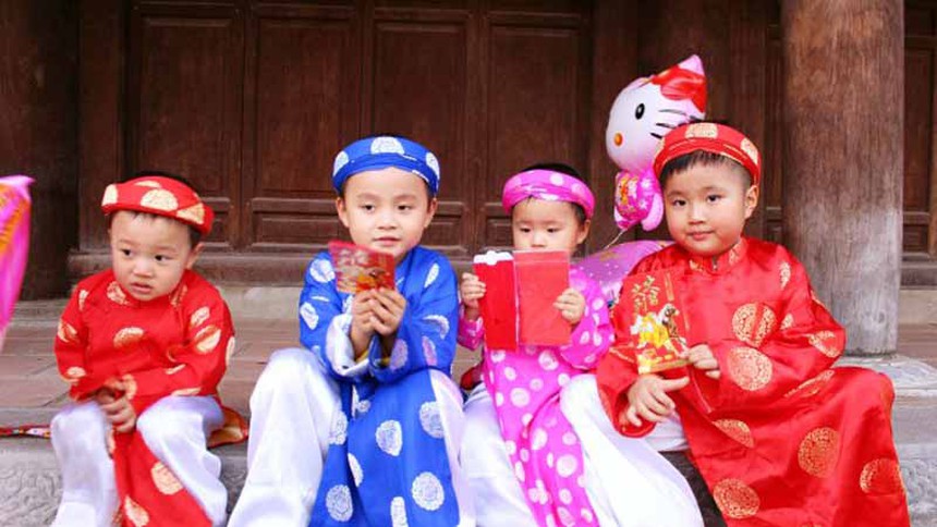 "Bao nhiêu tuổi thì không cần phải lì xì nữa?" - Đây chính là 3 mốc thời gian mà người lớn có thể thôi lì xì cho "trẻ"  - Ảnh 2.