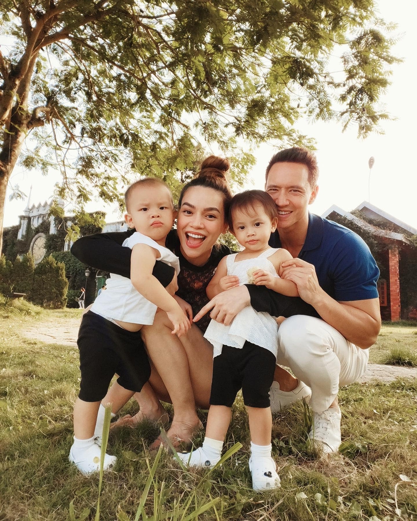 Lisa và Leon nhà Hồ Ngọc Hà chiếm “spotlight” ngay ngày đầu năm với hành động cực ngọt ngào - Ảnh 4.