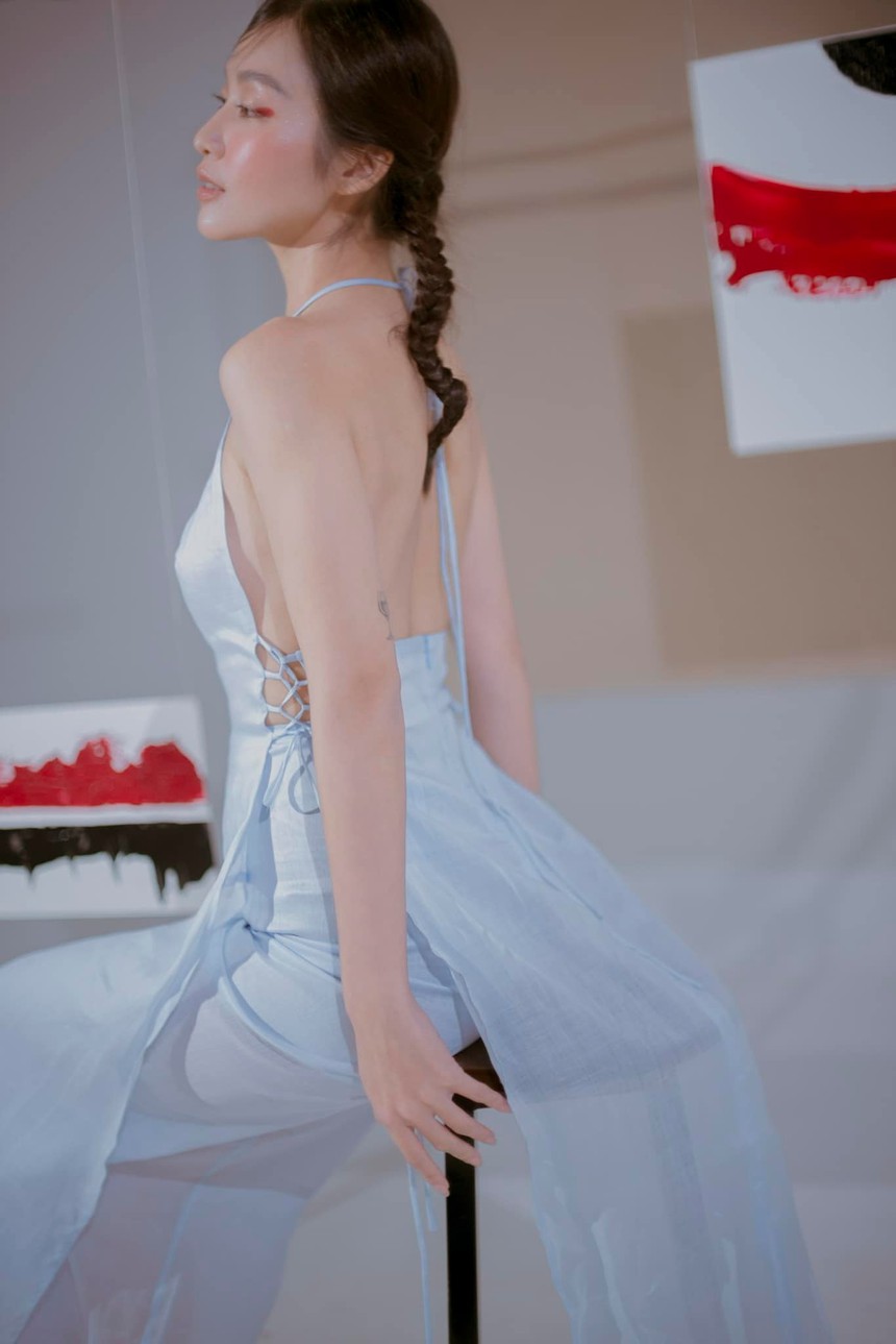 Dàn mỹ nhân nhập hội khoe dáng ngày Mồng 3 Tết: Trúc Anh nuột nà, Chi Pu cực nóng bỏng  - Ảnh 4.