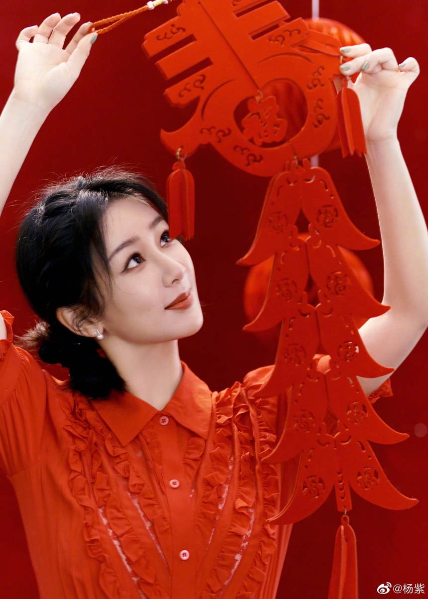 Dương Tử quay show Tết xinh đẹp, nhí nhảnh khó ai nhận ra đã 31 tuổi - Ảnh 8.