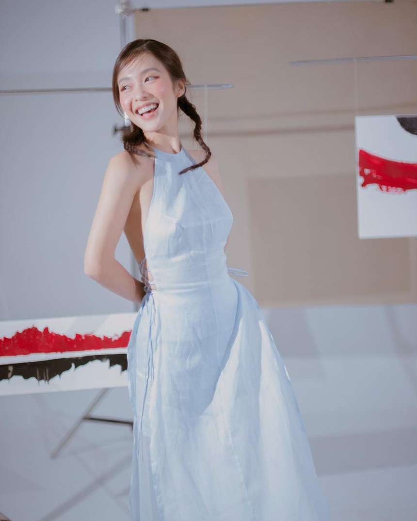 Ngắm áo dài mùng 3 Tết của mỹ nhân Việt: nhiều thiết kế đơn giản nhưng cực kỳ tinh tế, giá lại hợp lý với túi tiền  - Ảnh 5.