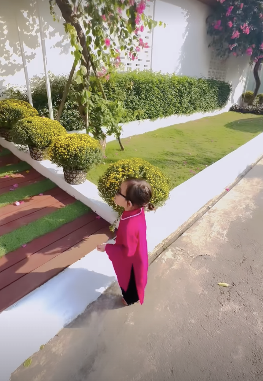 Khoe con gái yêu, Hà Hồ hé lộ luôn cơ ngơi bề thế được trang trí đậm không khí Tết - Ảnh 5.