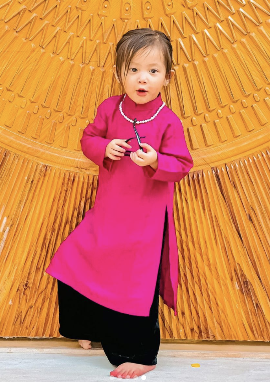 Khoe con gái yêu, Hà Hồ hé lộ luôn cơ ngơi bề thế được trang trí đậm không khí Tết - Ảnh 1.