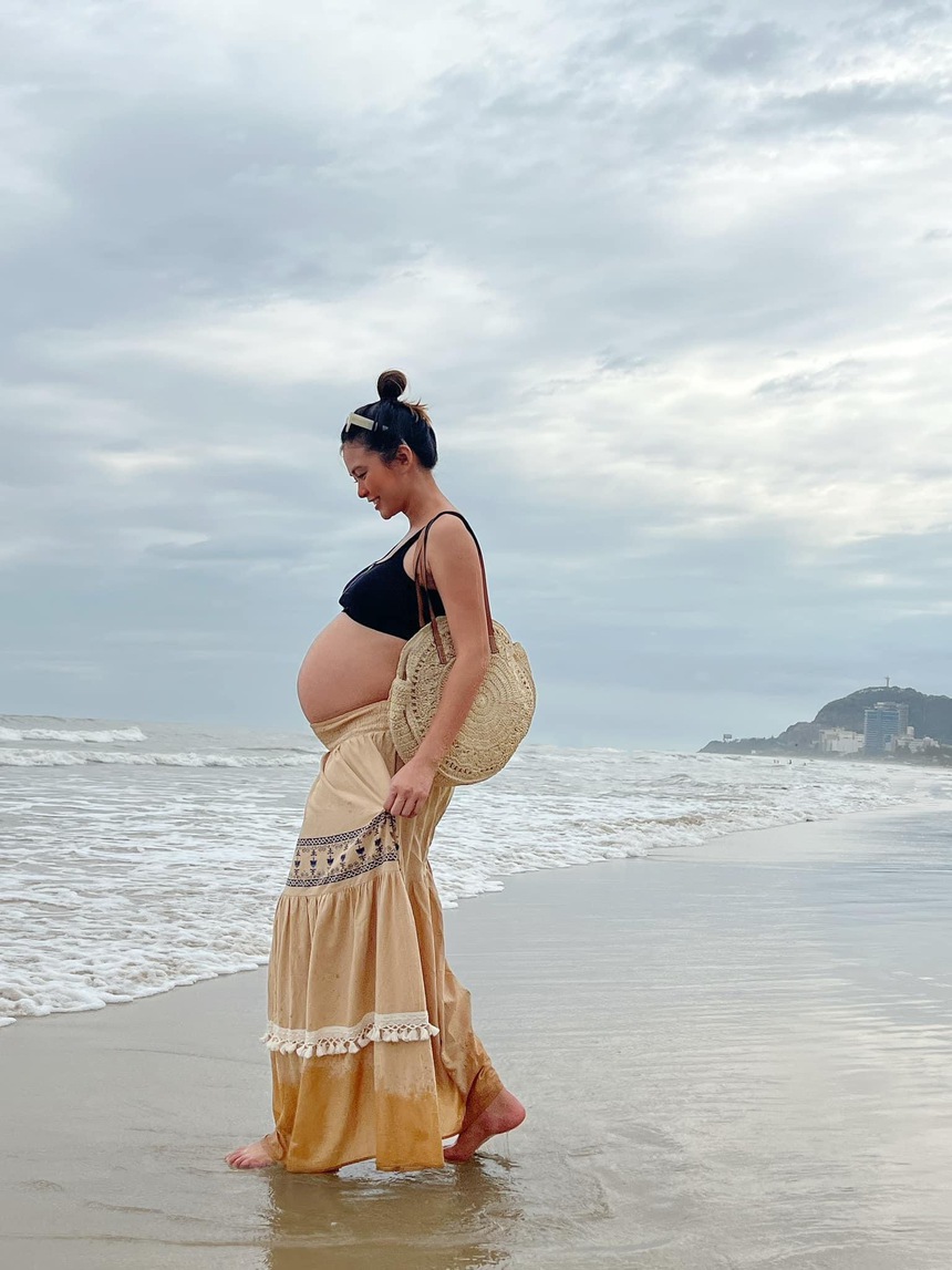 Dàn mỹ nhân nhập hội khoe dáng ngày Mồng 3 Tết: Trúc Anh nuột nà, Chi Pu cực nóng bỏng  - Ảnh 9.