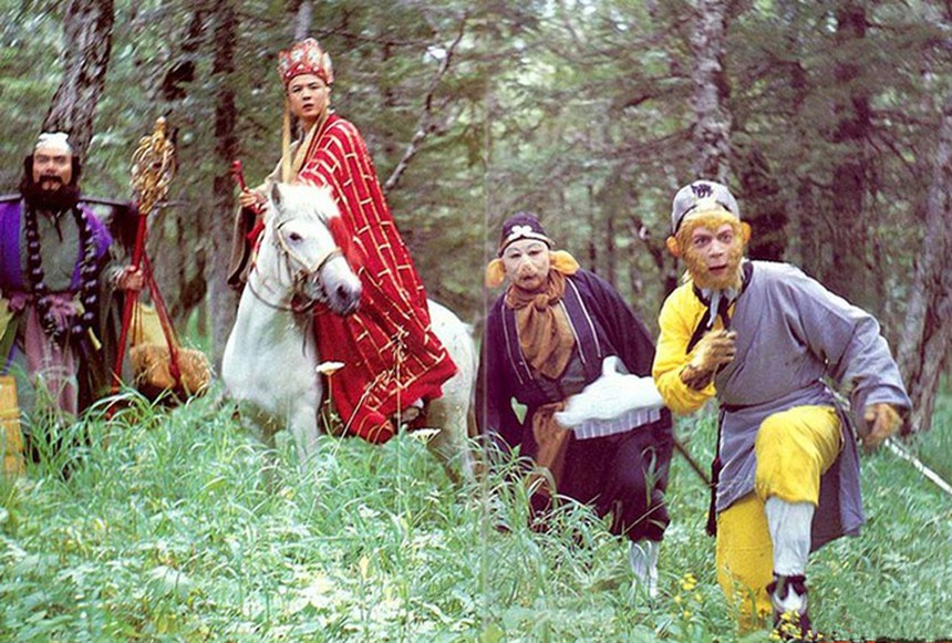 Con trai 6 tuổi chăm chú đọc Tây Du Ký, mẹ ngó đầu xem cùng liền thấy ảnh khiêu dâm, đòi đốt luôn cuốn sách - Ảnh 1.