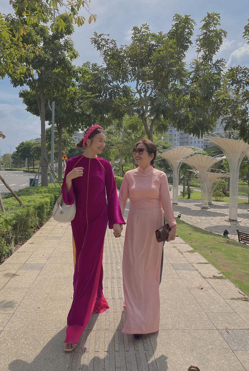 Áo dài đôi ngày Tết của sao Việt - Ảnh 5. Áo dài đôi ngày Tết của sao Việt - Ảnh 5.