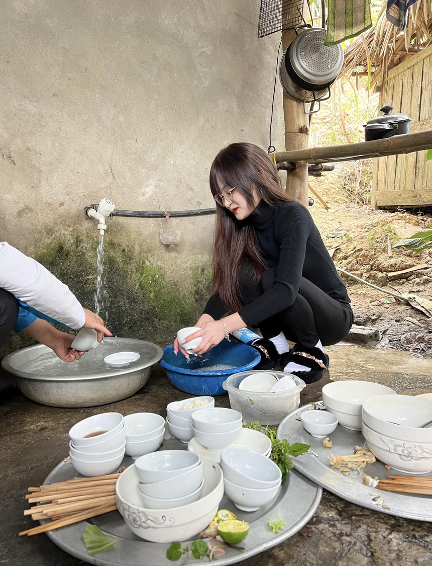 Loạt khoảnh khắc 'gái đảm' hiếm có của hot TikToker gần 10 triệu follow - Ảnh 2. Loạt khoảnh khắc 'gái đảm' hiếm có của hot TikToker gần 10 triệu follow - Ảnh 2.