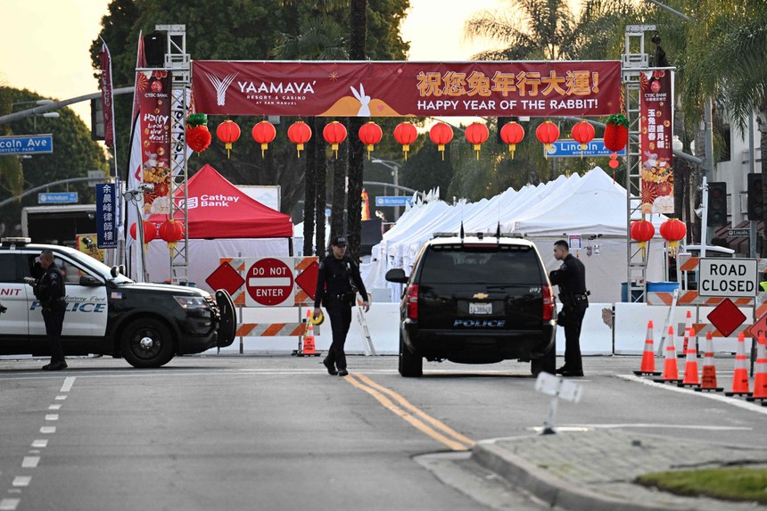 Toàn cảnh 3 vụ xả súng liên tiếp trong 3 ngày gây rúng động nước Mỹ giữa dịp Tết với thương vong lên tới gần 30 người - Ảnh 1. Toàn cảnh 3 vụ xả súng liên tiếp trong 3 ngày gây rúng động nước Mỹ giữa dịp Tết với thương vong lên tới gần 30 người - Ảnh 1.