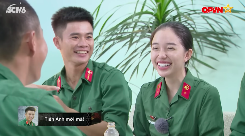 Linh Ngọc Đàm tỏ thái độ cực gắt khi quân nhân cao 1m83 bị đồng đội trêu 'bỏ người yêu đi với hot streamer' - Ảnh 7.