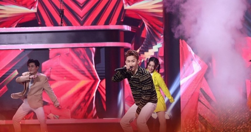 Kay Trần lại diễn bản hit vướng ồn ào bản quyền trên truyền hình, netizen: 'Rất Sơn Tùng luôn nhá!' - Ảnh 3.