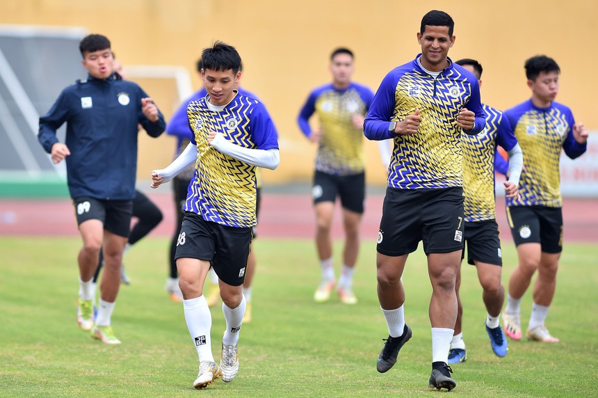 HLV Bozidar Bandovic: 'CLB Hà Nội mạnh không chỉ dựa vào Văn Hậu' - Ảnh 2.