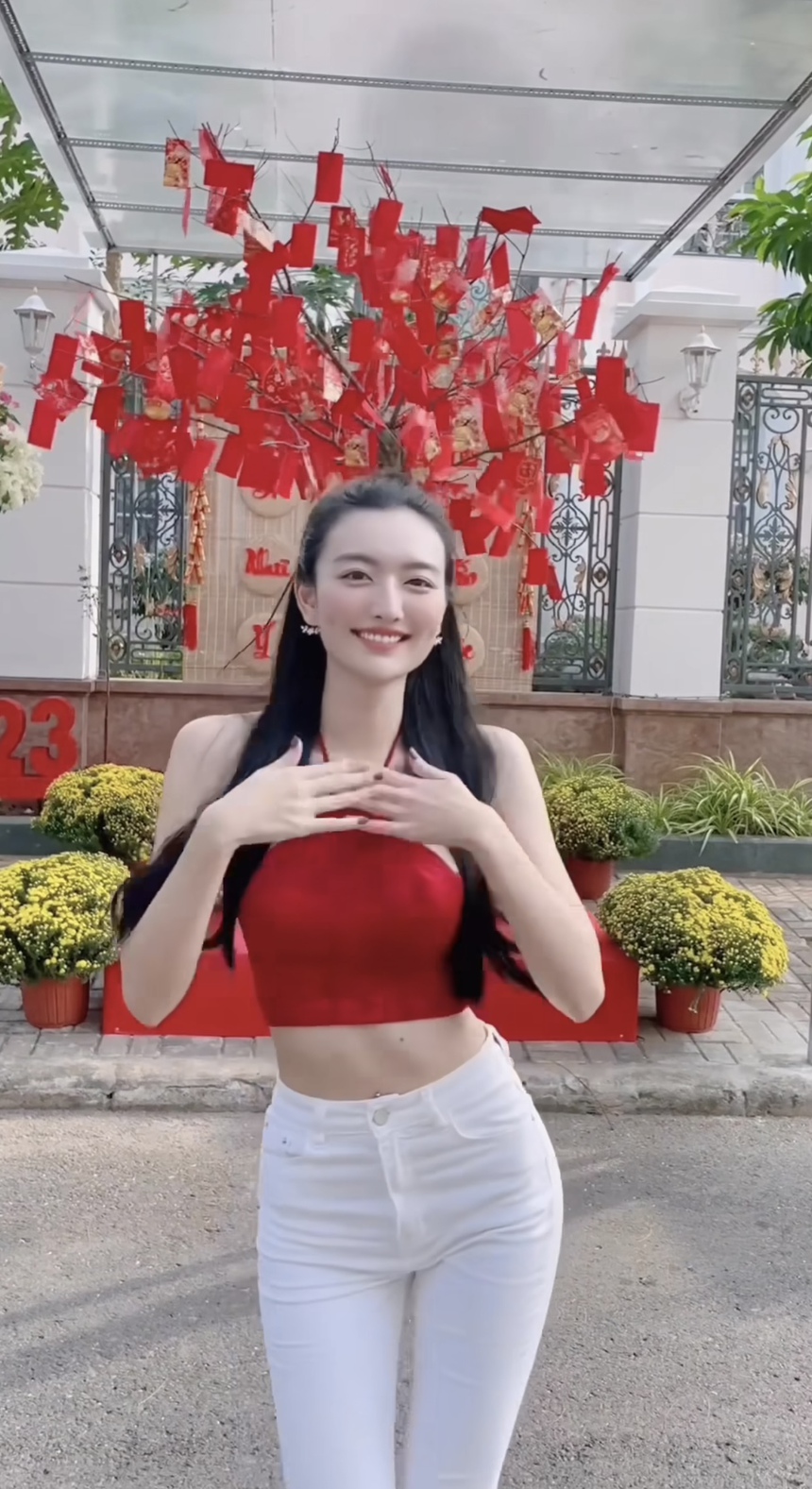 Tết sắp hết nhưng đường đua nhan sắc chưa bao giờ dừng lại: Ai cũng khoe body không chút mỡ thừa, thả dáng cực cháy khiến dân tình mê mẩn - Ảnh 6.