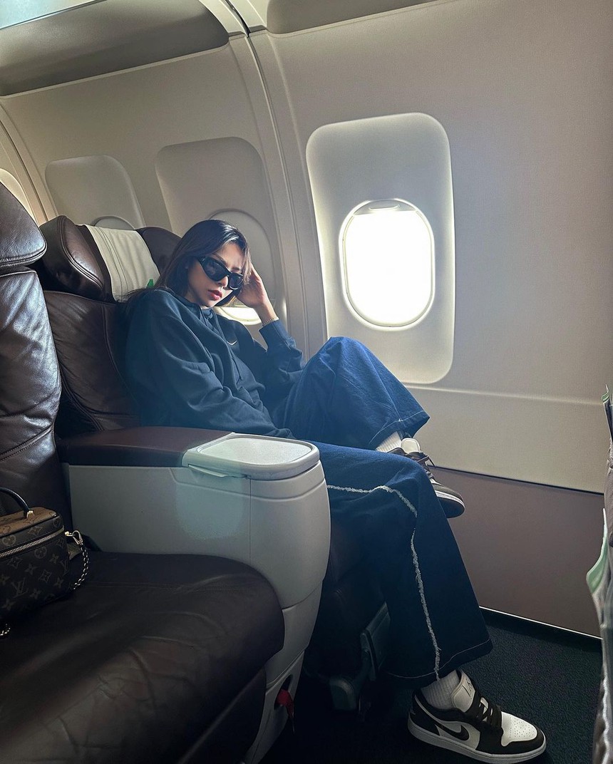 Mê mẩn hình ảnh du xuân của sao Việt: Huyền My - Đoan Trang siêu sang giữa trời Tây, Minh Tú dịu dàng bất ngờ khi ở Hàn Quốc - Ảnh 7.