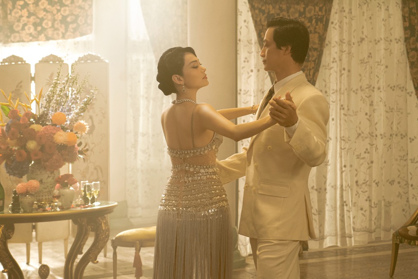 Chị chị em em 2 - Quần áo đẹp không che đậy được thân thể vô hồn - Ảnh 4. Chị chị em em 2 - Quần áo đẹp không che đậy được thân thể vô hồn - Ảnh 4.