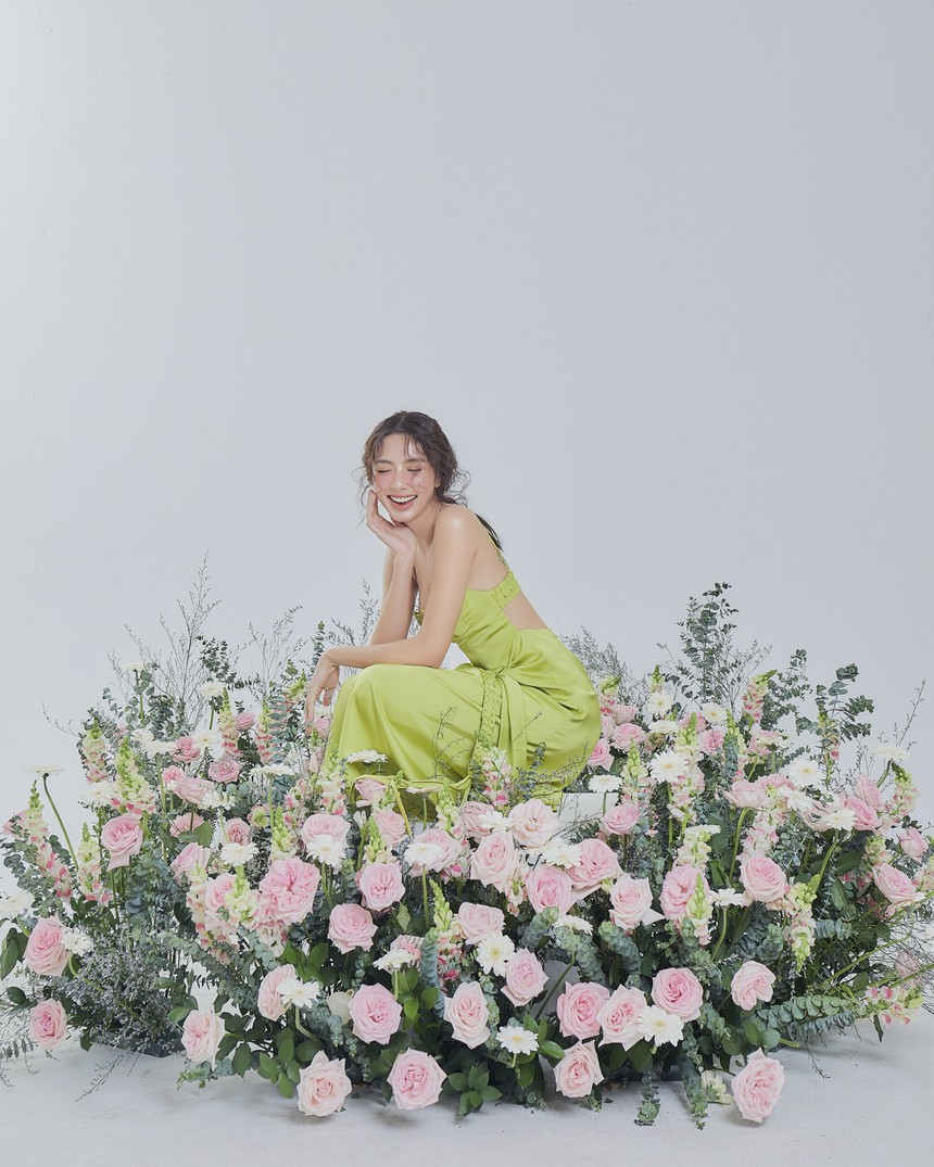 Thùy Tiên tung bộ ảnh ngọt ngào đầu năm, khoe trọn vẻ đẹp chuẩn nàng thơ - Ảnh 5.