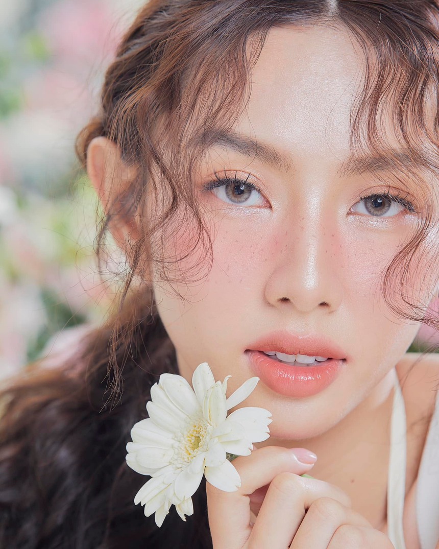 Thùy Tiên đẹp tựa tiên nữ trong bộ ảnh đầu năm - Ảnh 2.