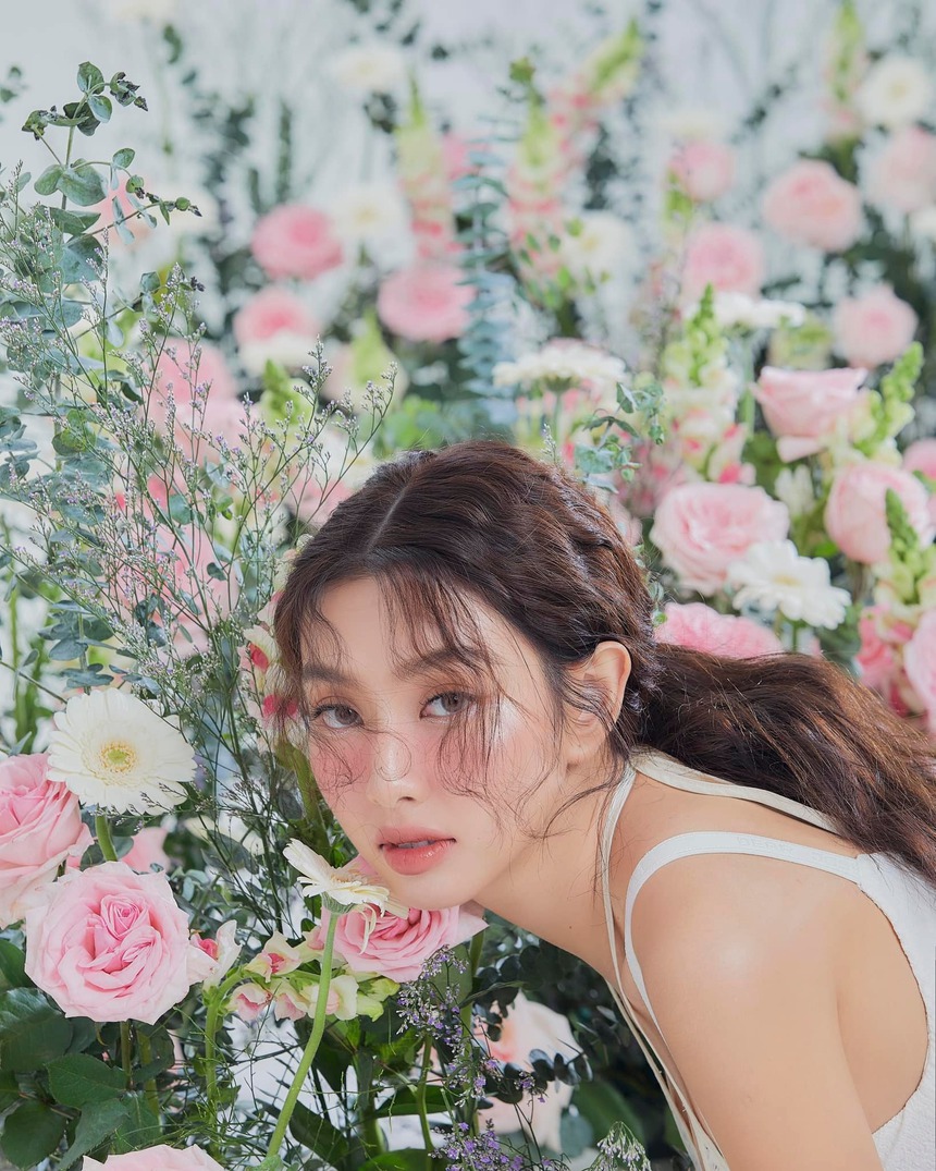 Thùy Tiên đẹp tựa tiên nữ trong bộ ảnh đầu năm - Ảnh 5.