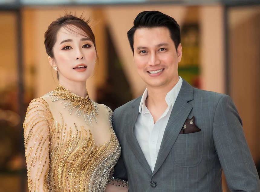 Việt Anh tình tứ với Quỳnh Nga trong sự kiện đầu năm - Ảnh 4.