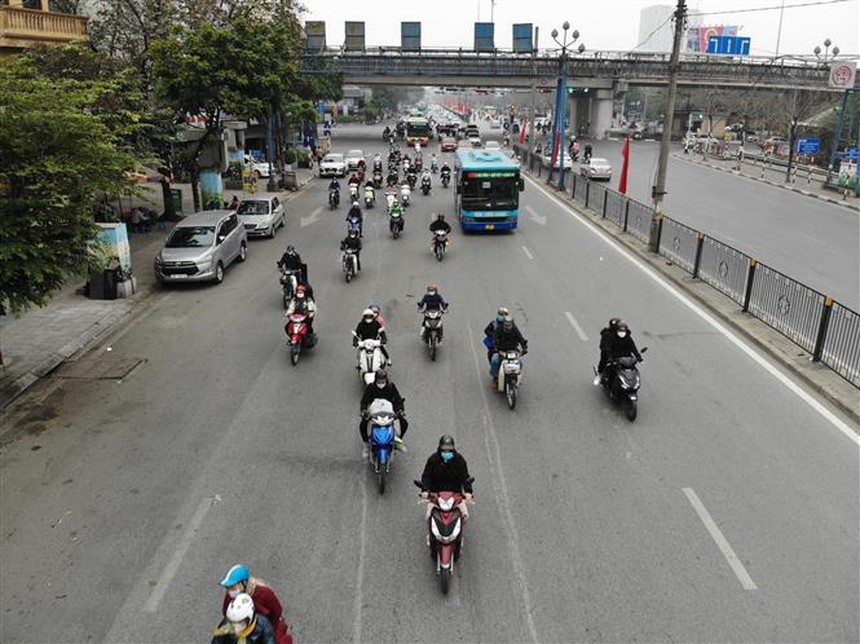 Người dân trở lại Hà Nội sau kỳ nghỉ Tết nguyên đán - Ảnh 10.