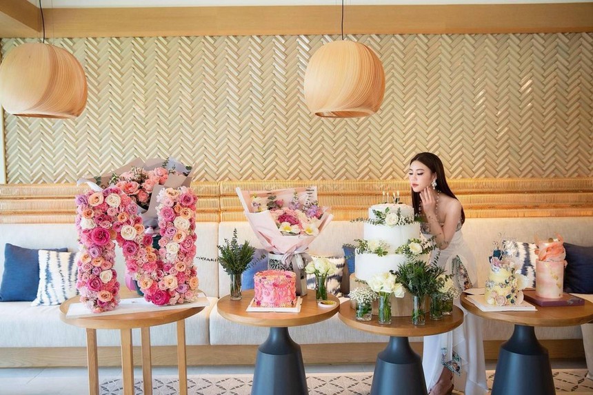 Mỹ nữ người Thái gây sốt trong series Netflix về giới siêu giàu châu Á: Có thân thế khủng cùng cuộc sống vương giả, nhìn sang học vấn ai cũng nể - Ảnh 6. Mỹ nữ người Thái gây sốt trong series Netflix về giới siêu giàu châu Á: Có thân thế khủng cùng cuộc sống vương giả, nhìn sang học vấn ai cũng nể - Ảnh 6.