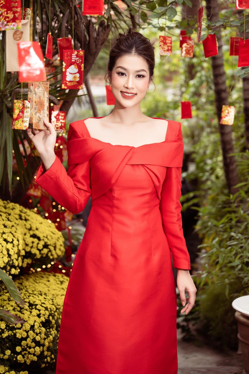 Tết đầu tiên trên cương vị mới của dàn hậu Vbiz: Ngọc Châu, Thanh Thủy khoe sắc rạng rỡ, Mai Phương vướng tranh cãi - Ảnh 4. Tết đầu tiên trên cương vị mới của dàn hậu Vbiz: Ngọc Châu, Thanh Thủy khoe sắc rạng rỡ, Mai Phương vướng tranh cãi - Ảnh 4.