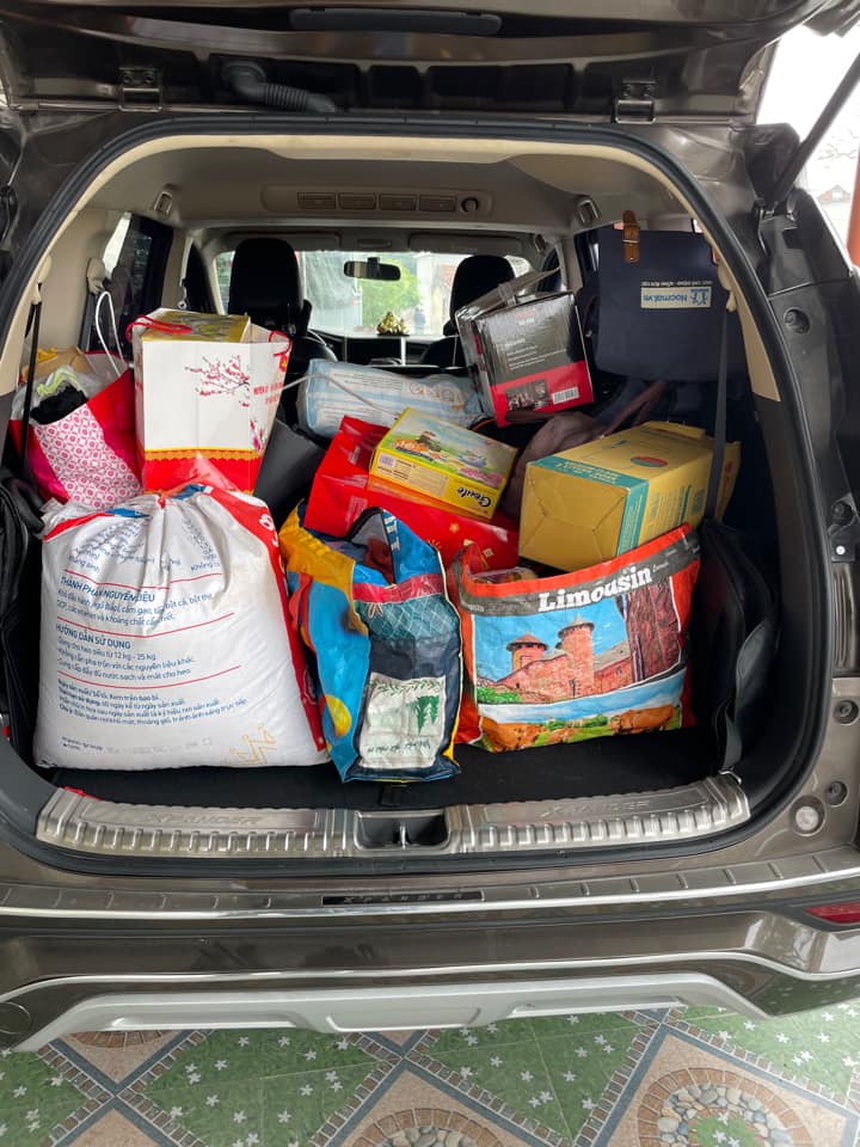 "Cười xỉu" với cảnh sinh viên chất đống thức ăn khi lên thành phố sau Tết - Ảnh 4.