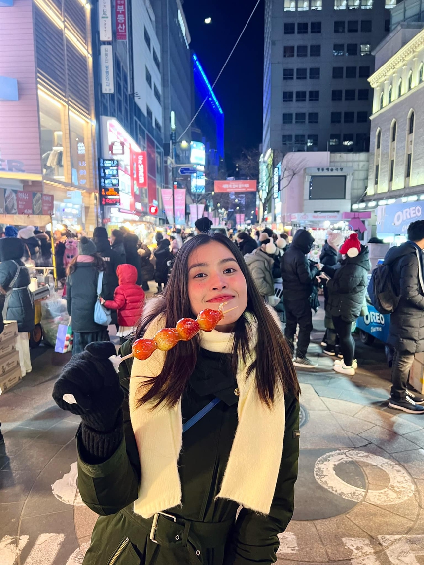 Visual Tiểu Vy và Thuỳ Tiên bùng nổ tại Hàn Quốc: Mỗi người một vẻ, đều xinh đến phát mê - Ảnh 1.