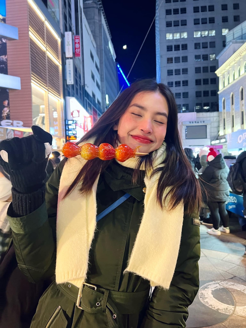 Visual Tiểu Vy và Thuỳ Tiên bùng nổ tại Hàn Quốc: Mỗi người một vẻ, đều xinh đến phát mê - Ảnh 2.