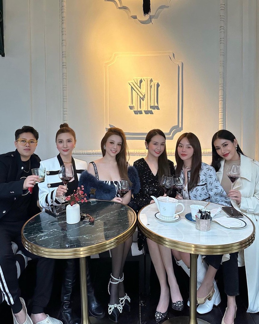 Còn mùng là hội hot girl còn tung ảnh đẹp - Ảnh 1. Còn mùng là hội hot girl còn tung ảnh đẹp - Ảnh 1.