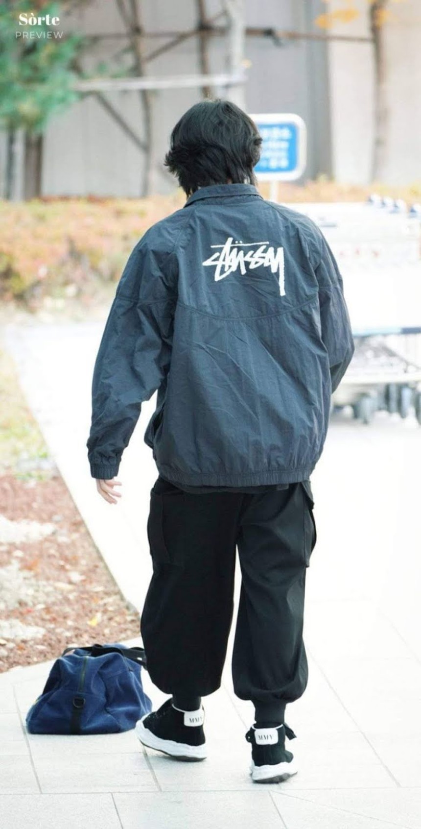 Jungkook BTS trông cực kỳ nóng bỏng với quần rộng thùng thình - Ảnh 9. Jungkook BTS trông cực kỳ nóng bỏng với quần rộng thùng thình - Ảnh 9.