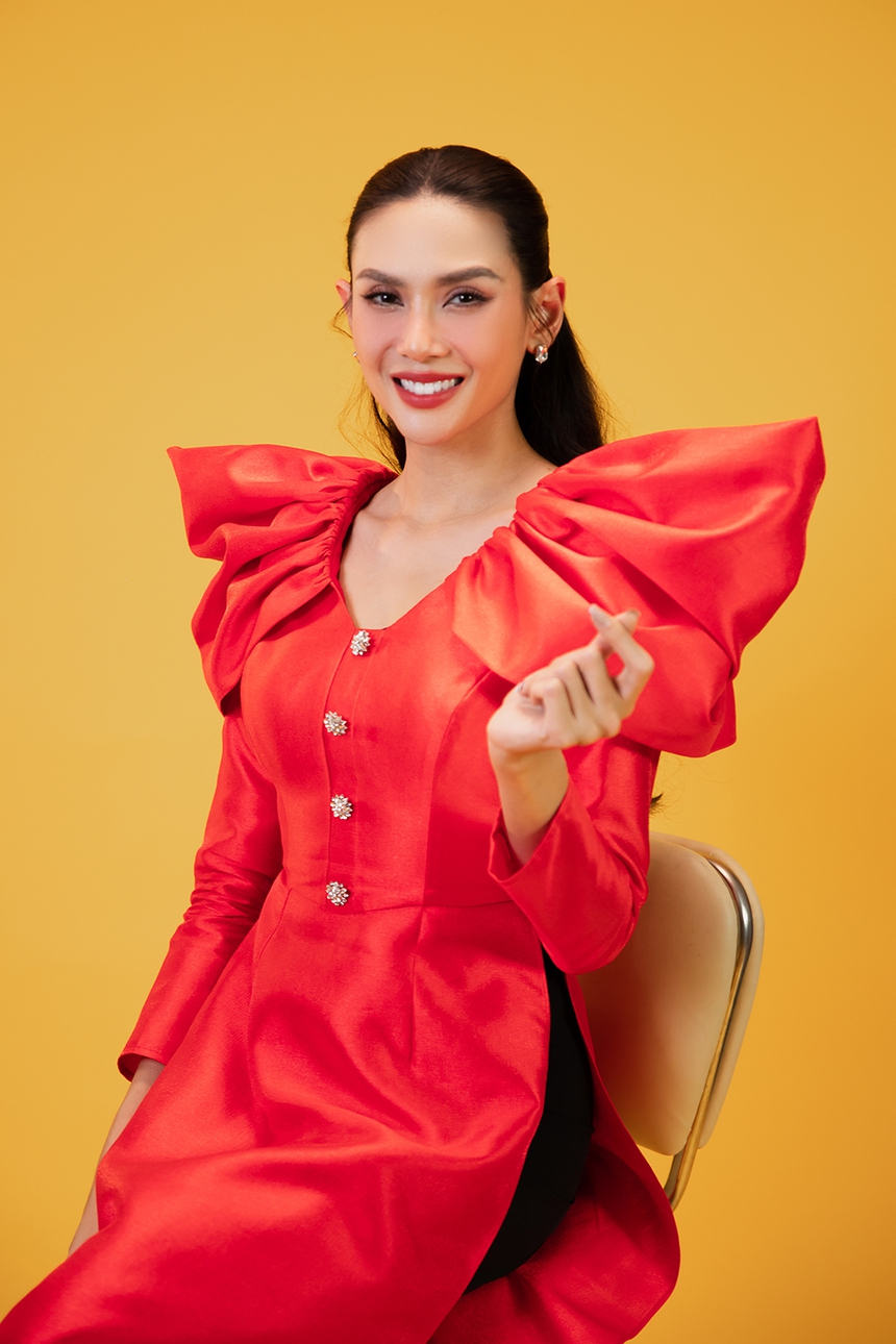 Võ Hoàng Yến bay sang Mỹ chuẩn bị 'theo chồng về dinh', hé lộ thời điểm tổ chức đám cưới - Ảnh 2. Võ Hoàng Yến bay sang Mỹ chuẩn bị 'theo chồng về dinh', hé lộ thời điểm tổ chức đám cưới - Ảnh 2.