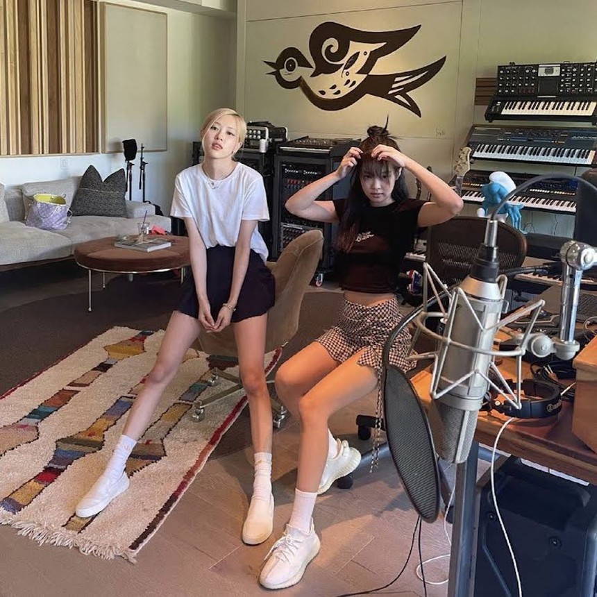 4 lần Jennie đụng hàng mỹ nhân quốc tế: 3 pha bất phân thắng bại, 1 lần còn lại gây bão vì màu tóc 'bá cháy' - Ảnh 7.