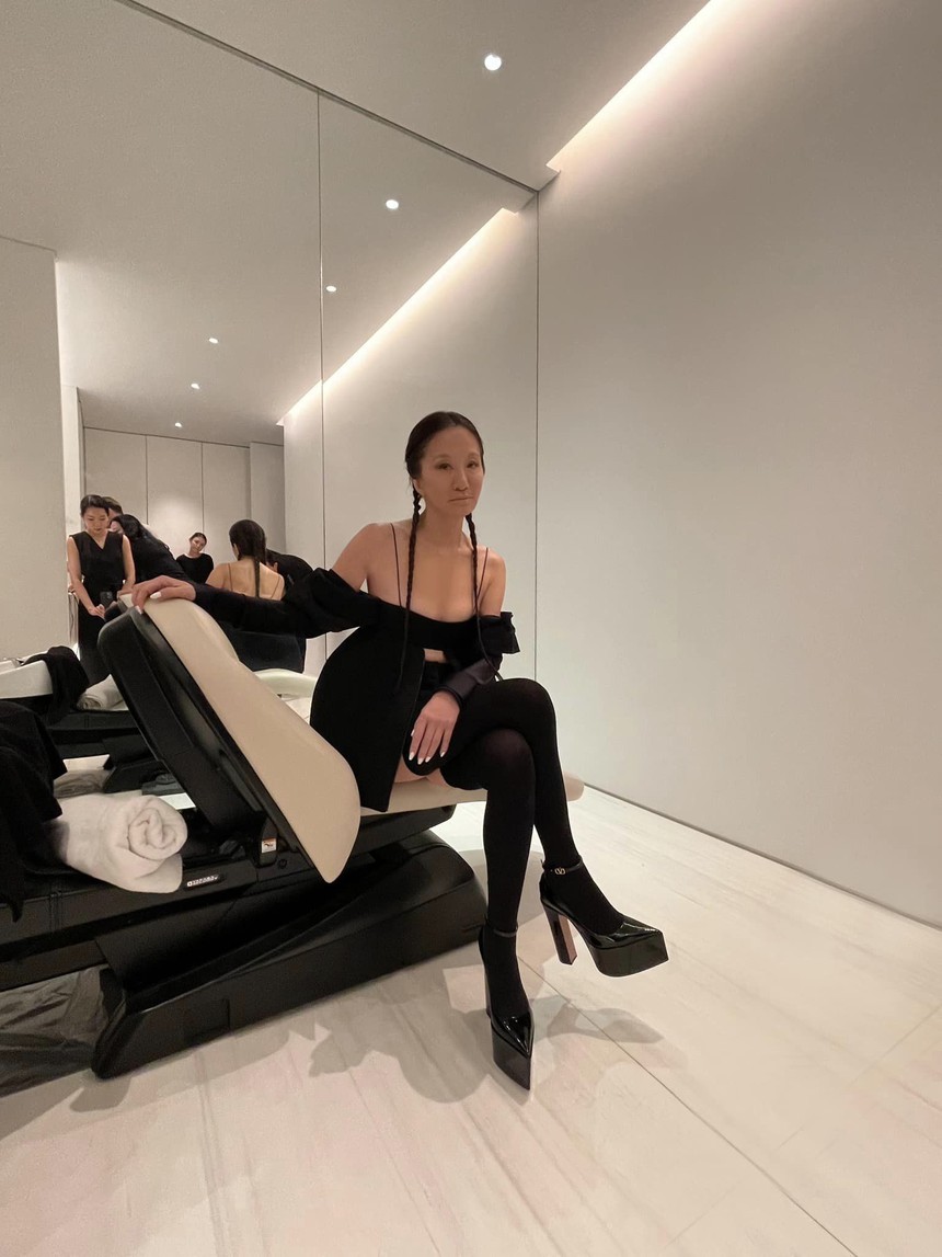 “Nữ hoàng váy cưới” Vera Wang bước sang tuổi 73 có còn giữ được nhan sắc và vóc dáng từng khiến thiếu nữ cũng phải ghen tỵ? - Ảnh 9. “Nữ hoàng váy cưới” Vera Wang bước sang tuổi 73 có còn giữ được nhan sắc và vóc dáng từng khiến thiếu nữ cũng phải ghen tỵ? - Ảnh 9.