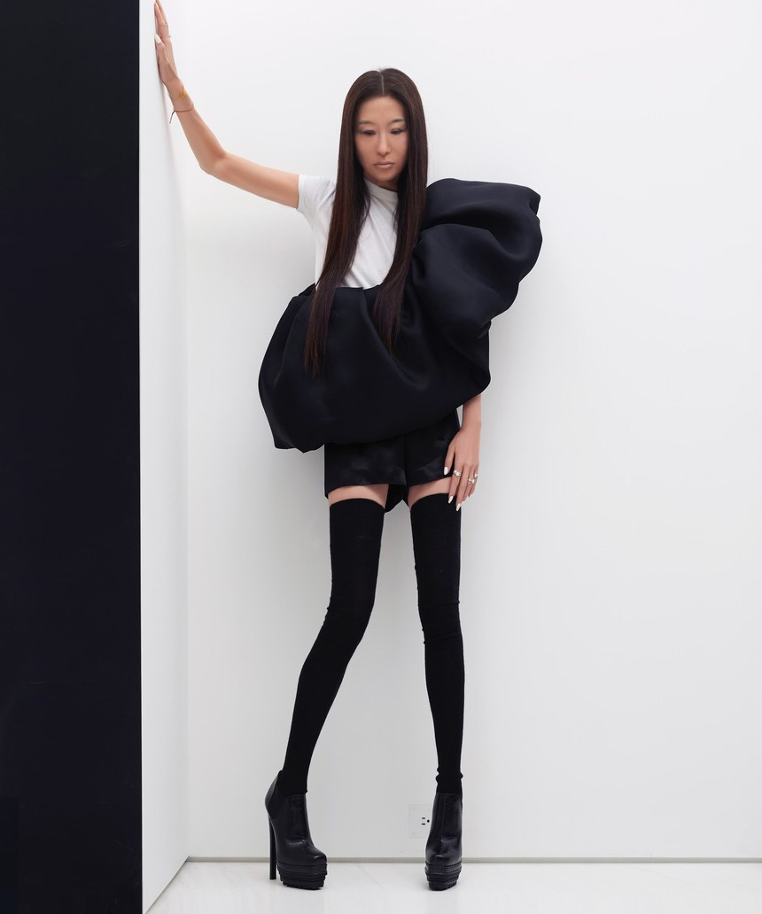 “Nữ hoàng váy cưới” Vera Wang bước sang tuổi 73 có còn giữ được nhan sắc và vóc dáng từng khiến thiếu nữ cũng phải ghen tỵ? - Ảnh 8. “Nữ hoàng váy cưới” Vera Wang bước sang tuổi 73 có còn giữ được nhan sắc và vóc dáng từng khiến thiếu nữ cũng phải ghen tỵ? - Ảnh 8.