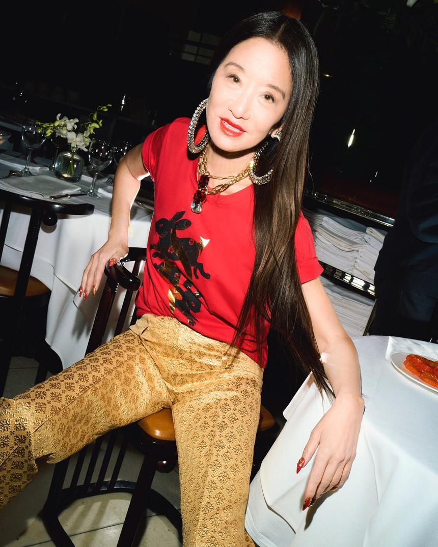 “Nữ hoàng váy cưới” Vera Wang bước sang tuổi 73 có còn giữ được nhan sắc và vóc dáng từng khiến thiếu nữ cũng phải ghen tỵ? - Ảnh 5. “Nữ hoàng váy cưới” Vera Wang bước sang tuổi 73 có còn giữ được nhan sắc và vóc dáng từng khiến thiếu nữ cũng phải ghen tỵ? - Ảnh 5.