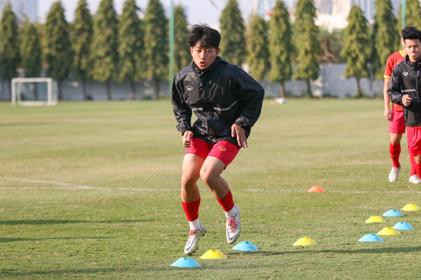 U20 Việt Nam rèn thể lực chuẩn bị cho chuyến tập huấn Saudi Arabia - Ảnh 7. U20 Việt Nam rèn thể lực chuẩn bị cho chuyến tập huấn Saudi Arabia - Ảnh 7.