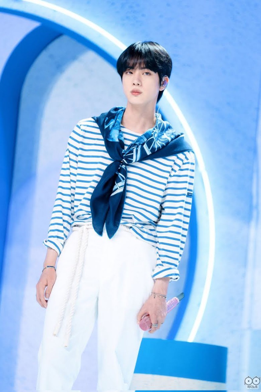 5 lần Jin BTS trông như nam chính phim truyền hình Hàn Quốc - Ảnh 8.