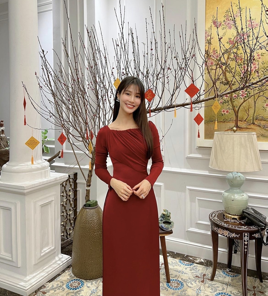 Cuộc sống của sao Vbiz được cầu hôn trên khinh khí cầu: Luôn sánh đôi cùng vị hôn phu, đón sinh nhật sang chảnh - Ảnh 4.