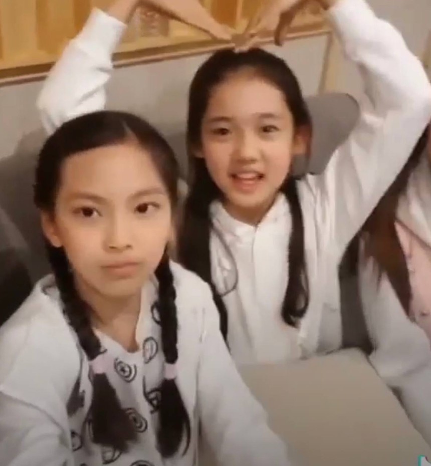 Nhóm "em gái BLACKPINK" hé lộ thành viên 14 tuổi: Mặt "baby" nhưng giọng hát nội lực, có mối quan hệ đặc biệt với em út NewJeans  - Ảnh 5.