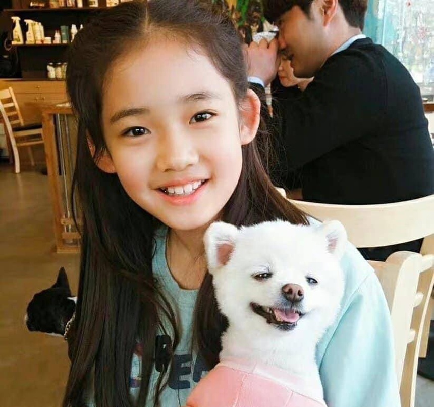 Nhóm "em gái BLACKPINK" hé lộ thành viên 14 tuổi: Mặt "baby" nhưng giọng hát nội lực, có mối quan hệ đặc biệt với em út NewJeans  - Ảnh 7.