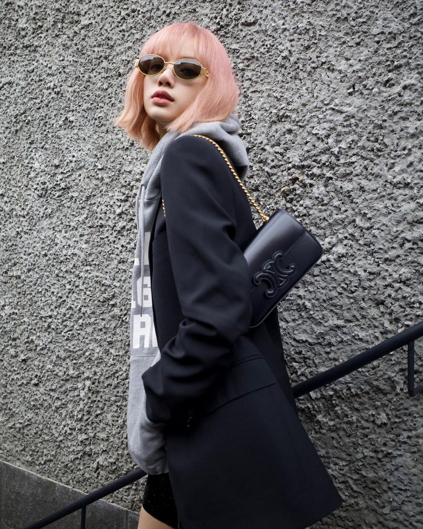 Lisa cực chăm diện áo hoodie: phối đồ đơn giản nhưng siêu ngầu, chị em nên sắm ngay vài mẫu na ná - Ảnh 3.